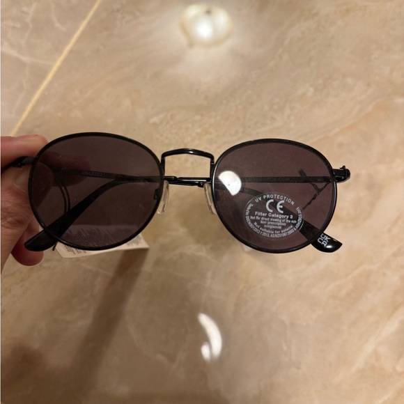 NWT ASOS Black Round Sunglasses - Picture 2 of 2